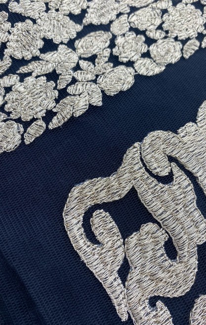 İthal Lurexli Siyah Tül üzeri Gold Brode Kumaş – 130 cm