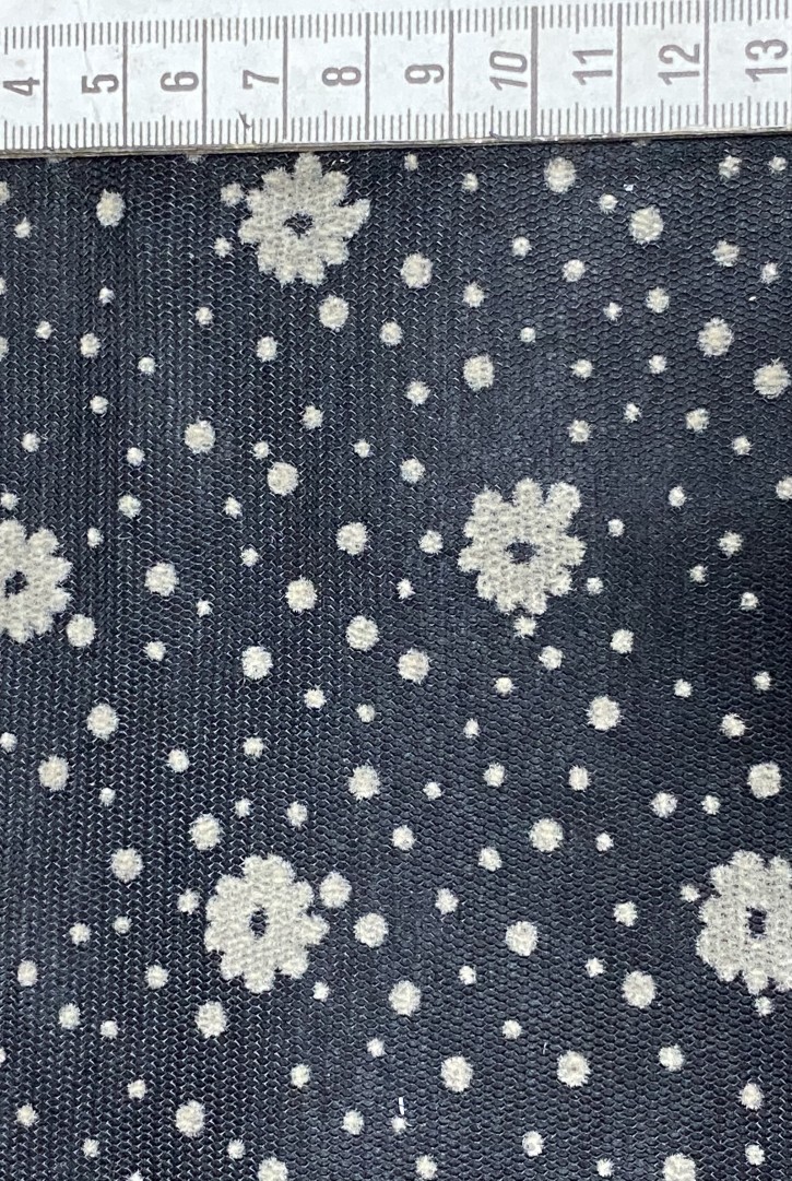 11118 TÜL ÜZERİ/YERLİ/LEZ/POLYESTER/FLOK BASKI/BEJ PUANTİYELİ/BEJ ÇİÇEKLİ/SİYAH ZEMİN/150 CM