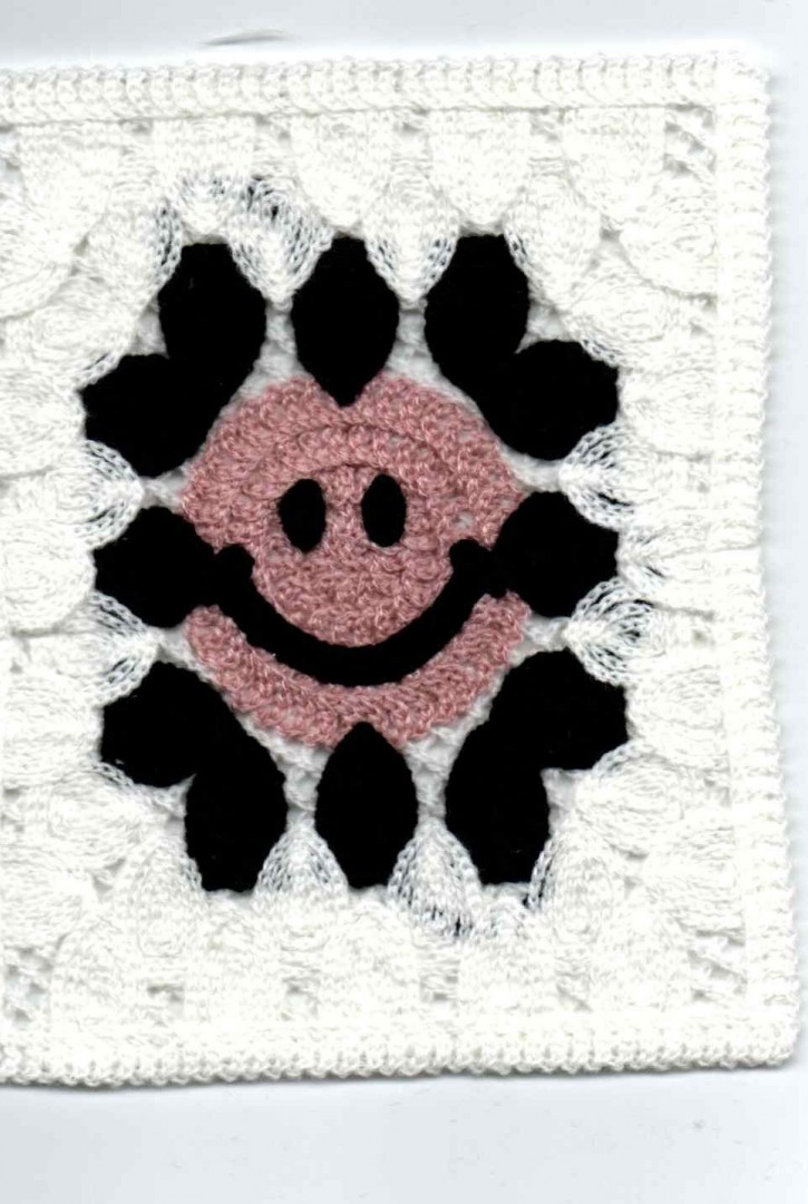 Gülen Yüz Tığ İşi Aplik