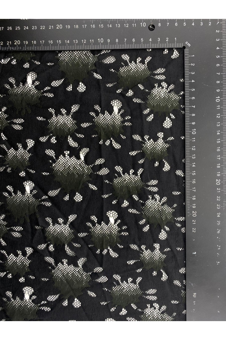 Siyah Zemin Haki Desenli Naylon Polyester Dantel