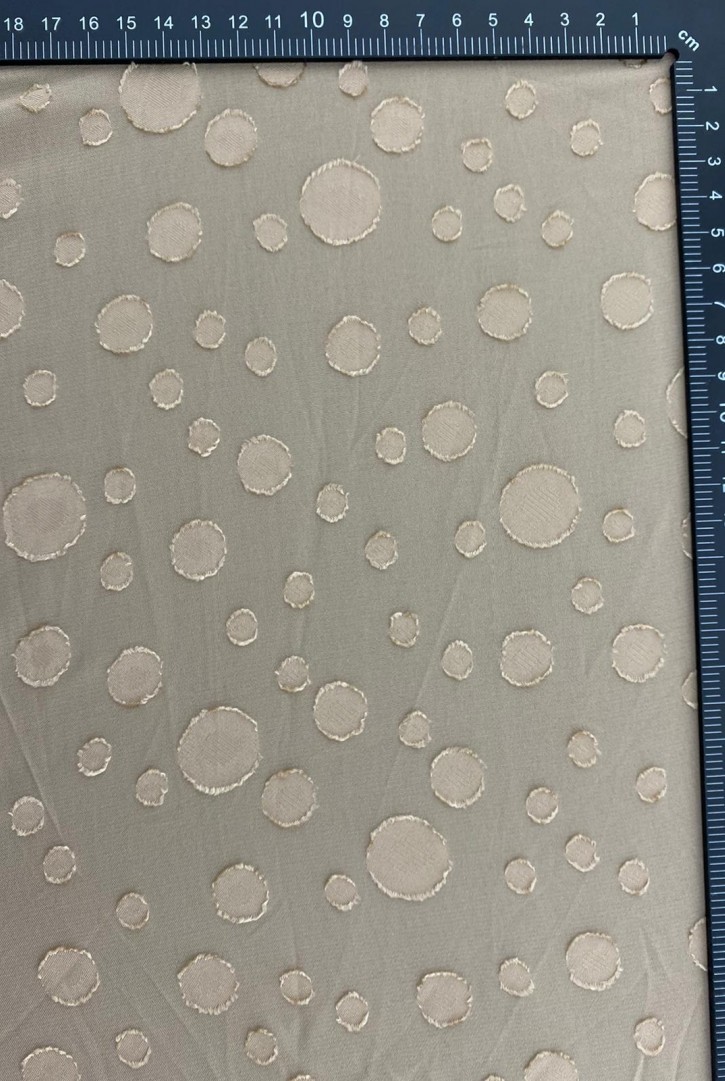 Bej Renkli Şifon, Yerli