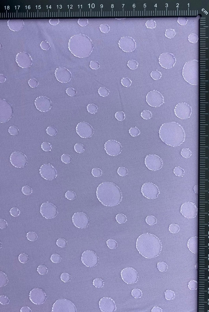 Lila Renkli Şifon, Yerli