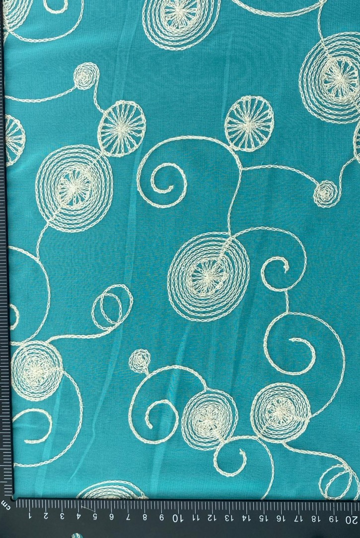 Mint Zemin Krem İplikli Şifon Brode