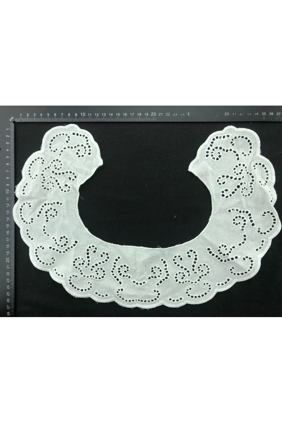 Bohrer Detaylı Kasar İşlemli Simit Yaka Vual Brode