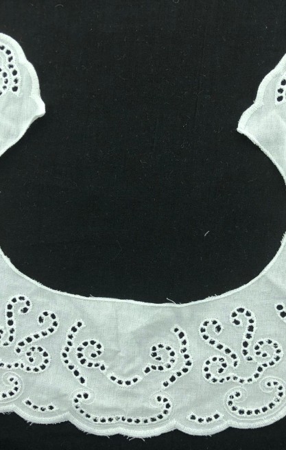 Bohrer Detaylı Kasar İşlemli Simit Yaka Vual Brode