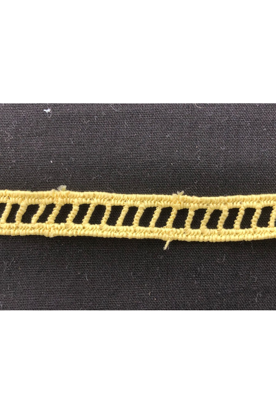 Sarı Merdiven Desenli Mat Güpür Brode Bant - 1 cm