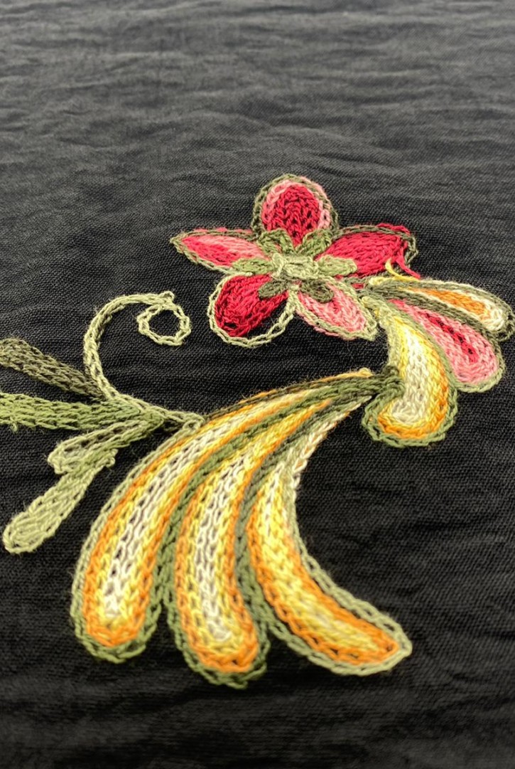 Siyah Zemin Renkli Nakışlı Aerobin Kumaş