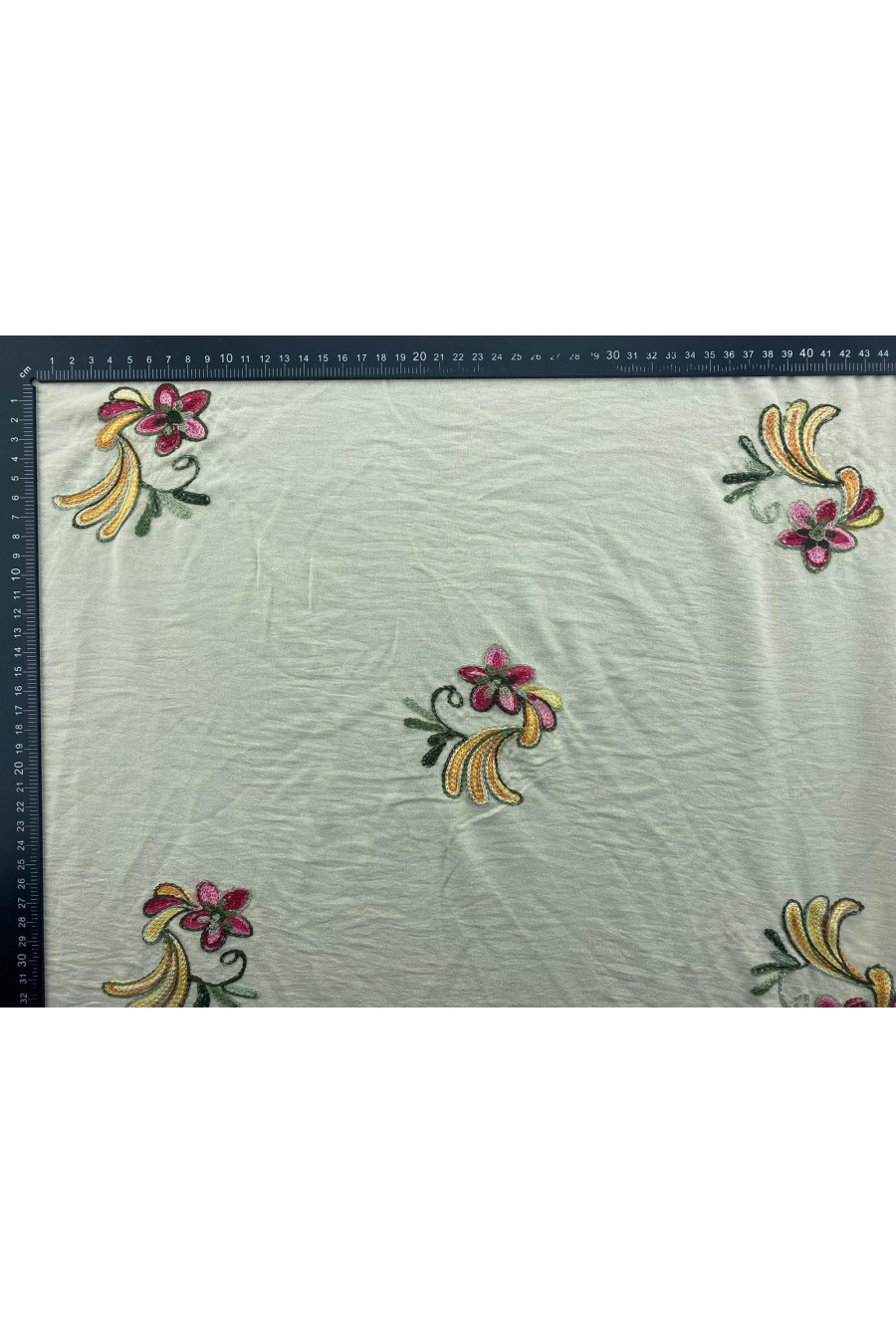 Bej Zemin Renkli Nakışlı Aerobin Kumaş