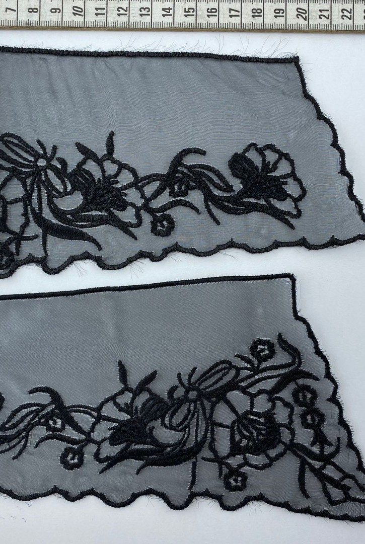 Siyah Organze Yaka Brode Kumaş