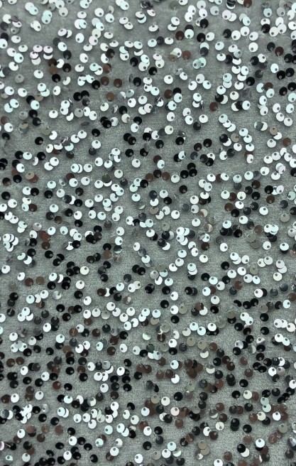 9173 KADİFE PULLU KUMAŞ/İTHAL/LEZ/DAĞINIK PULLU/GRİ ZEMİN/GÜMÜŞ PULLU/130 CM