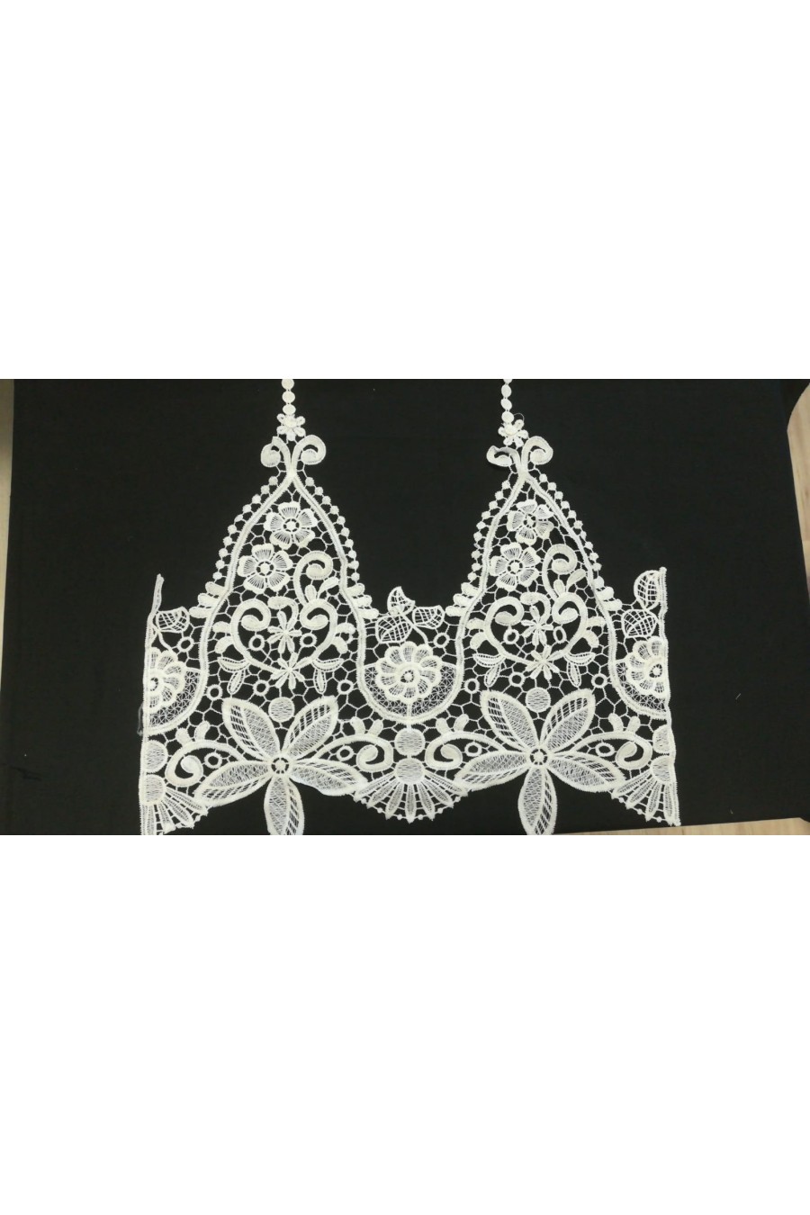 9950-ADET Ham İthal Polyester Brode Yaka - 44 cm