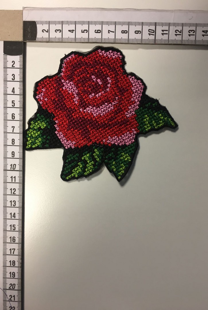 Kırmızı-Yeşil Nakış Aplik, Etamin Üzeri