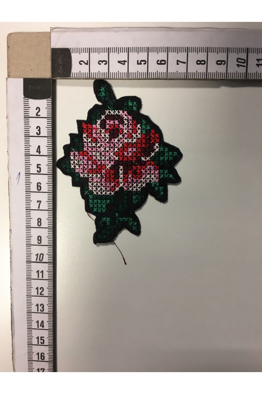 Pembe ve Yeşil Nakışlı Aplik, Etamin Polyester