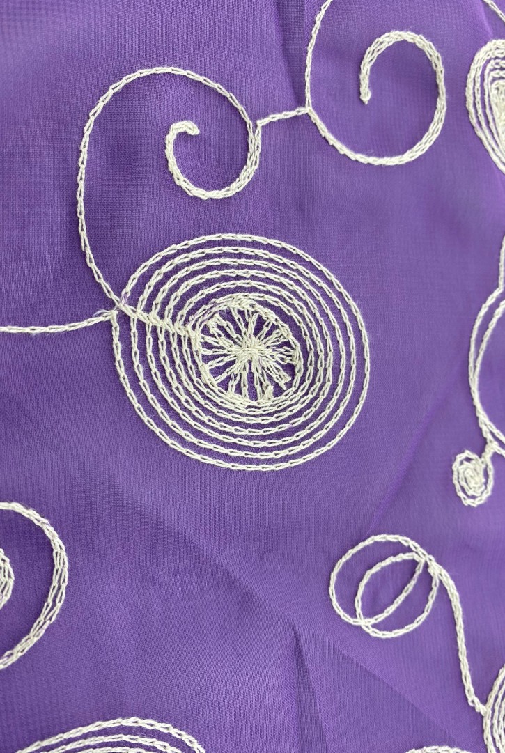 Mor Zemin Üzerine Krem İşlemeli Şifon Brode, 130 cm