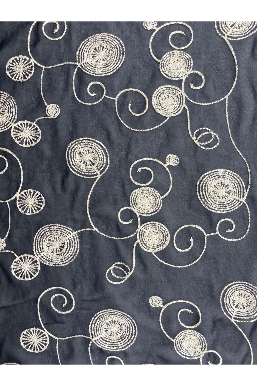 Siyah Zemin Krem İplik Şifon Brode