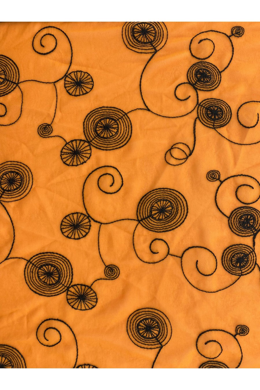 Turuncu Zemin Siyah İpli Şifon Brode