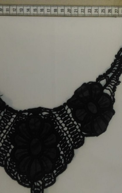 Siyah Derili Brode Yaka