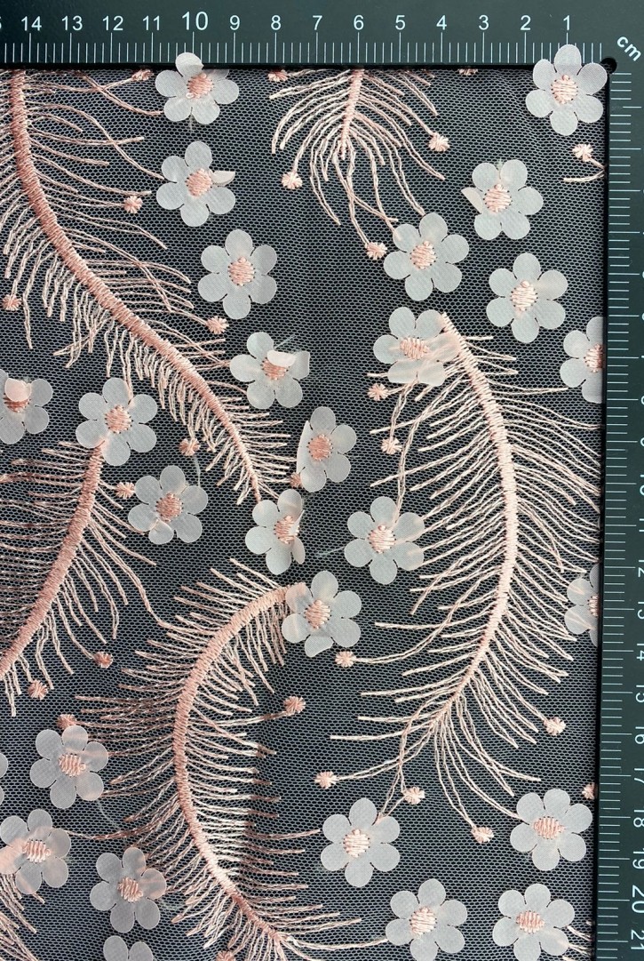 Krem Renkli 3 Boyutlu Tül Brode