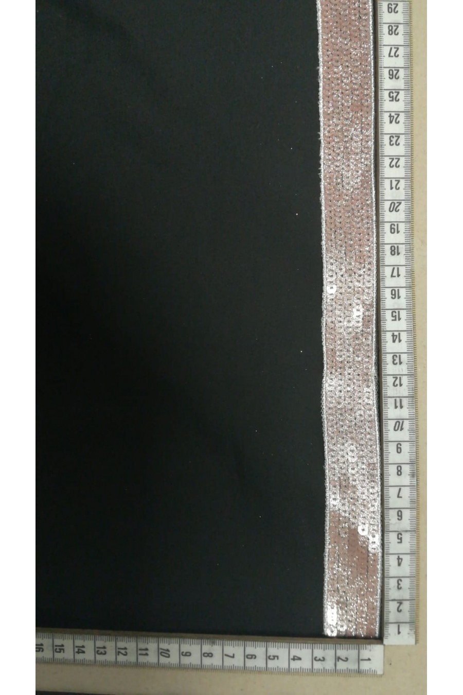 9134-METRE Beyaz Tül Üzeri Simli Şampanya Pullu Bant, 2.5 cm