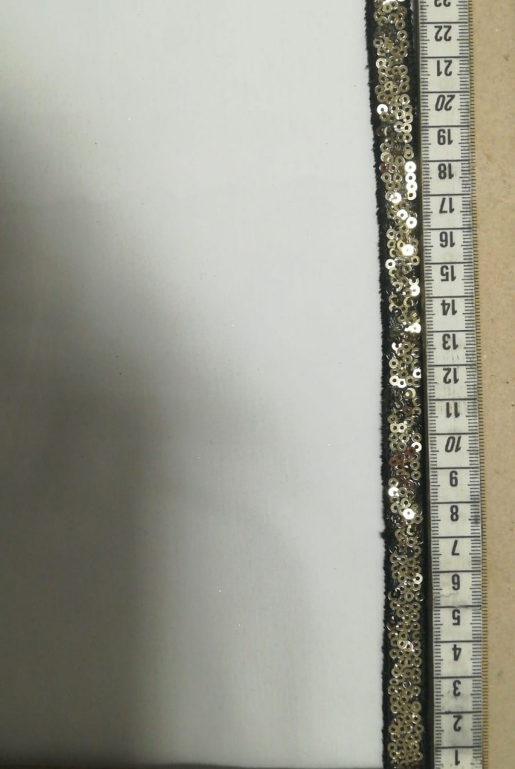 Siyah Tül Üzerine Light Gold Pullu Şerit, 1 cm