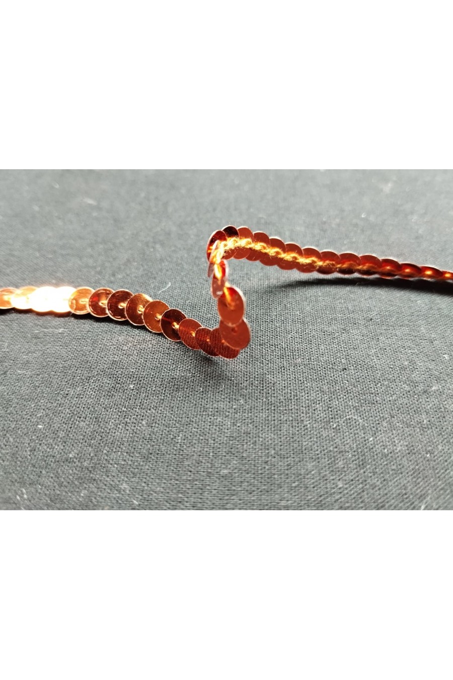 Turuncu Pullu Zincir Şerit