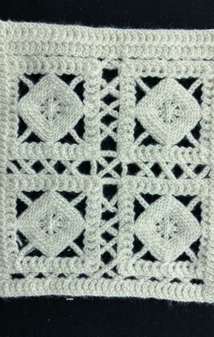 Krem Tığ İşi Akrilik Aplik