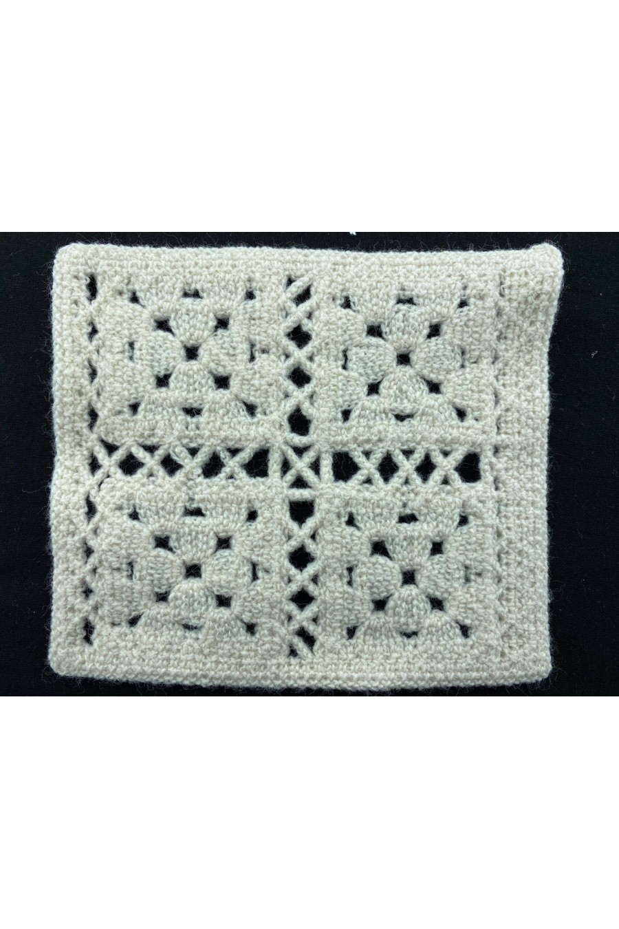 Krem Renk Tığ İşi Akrilik Aplik