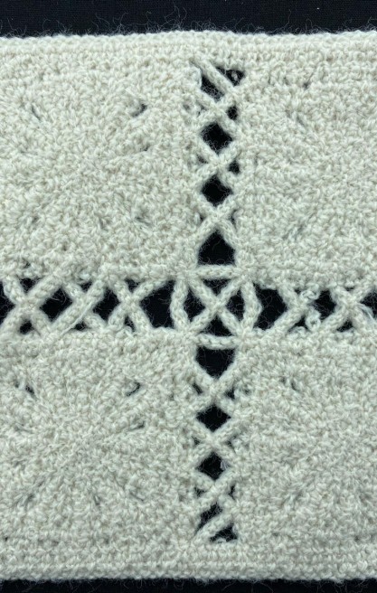 Krem Renkli Tığ İşi Akrilik Aplik