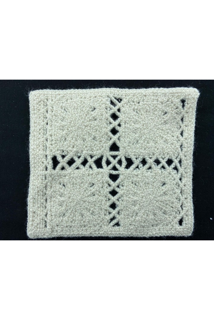 Krem Renkli Tığ İşi Akrilik Aplik