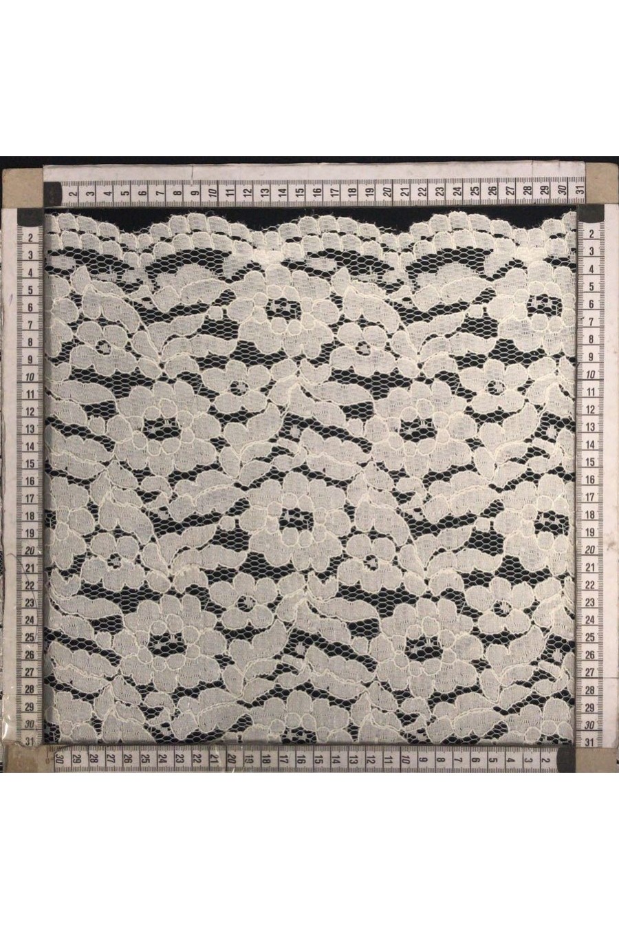 Ham Kordlu Simli Dantel, Yerli