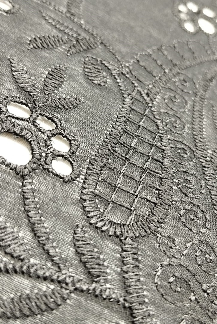 Siyah Zemin Üzerine Bohrelli Pamuk İpli Brode