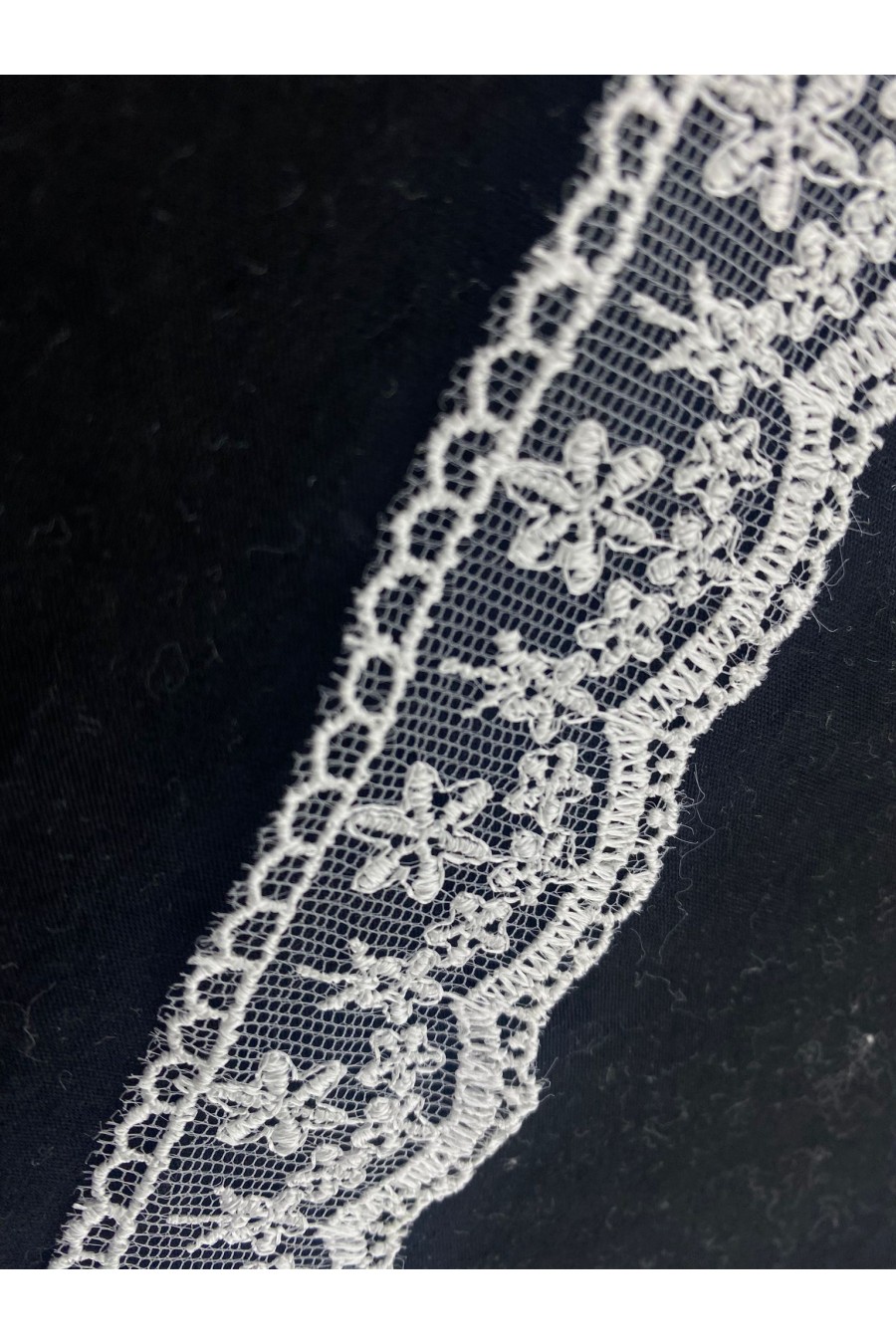 3,5 cm Ham Parlak Tül Üzeri Polyester İthal Dantel Bant