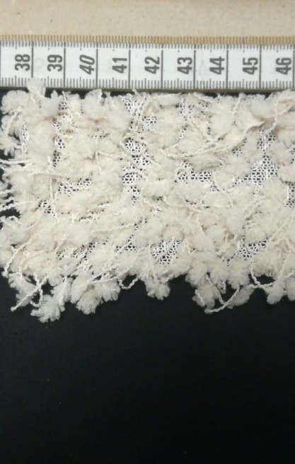 Krem Püsküllü İthal Polyester Kumaş