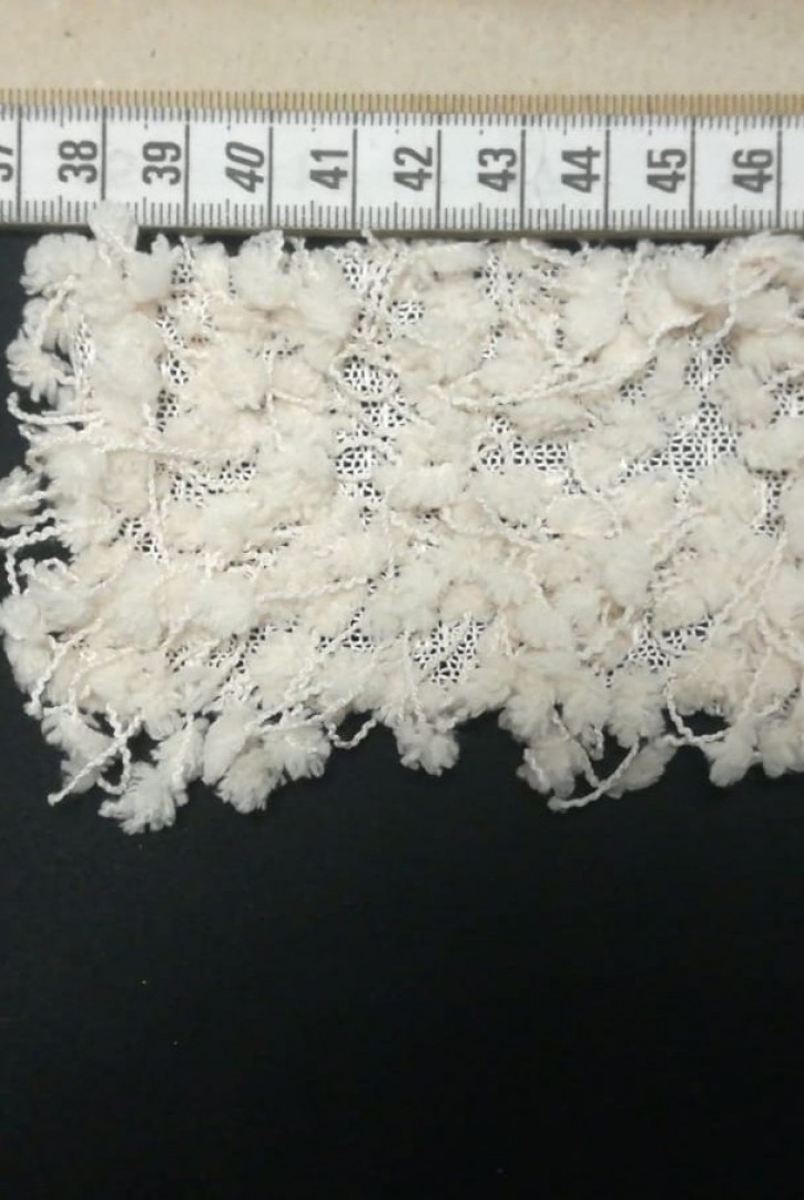 Krem Püsküllü İthal Polyester Kumaş