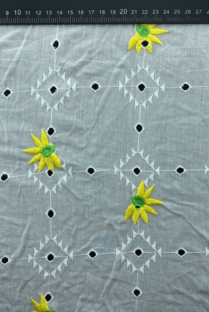 Bohrerli Sarı-Yeşil Çiçek Nakışlı Brode, Kasar Zemin, 135 cm