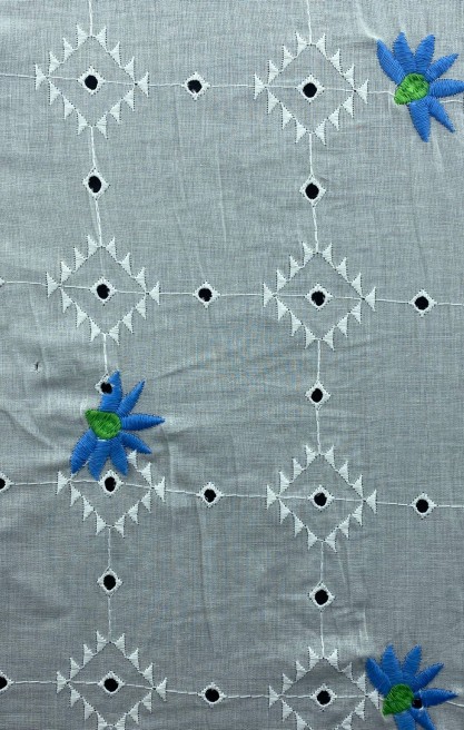 Mavi-Yeşil Çiçek Nakışlı Bohrerli Pamuk Polyester Brode Kumaş - 135 cm