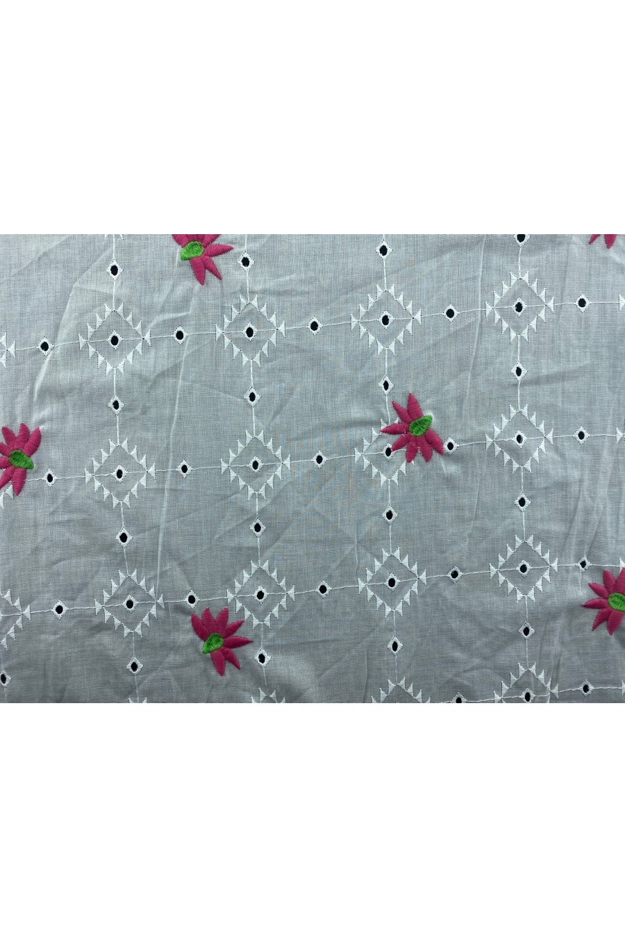 Fuşya-Yeşil Çiçek Nakışlı Kasar Brode Kumaş - 135 cm