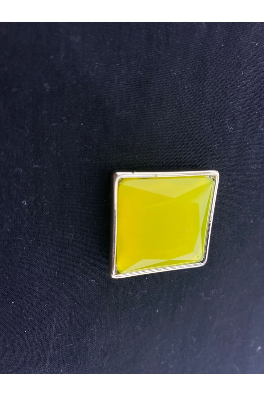 Kare Sarı Dikme Taş Kare Sarı Dikme Taş