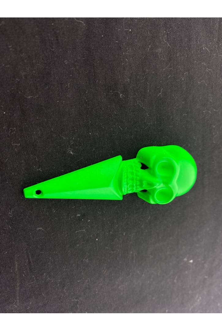 Yeşil Dikme Aksesuar Kurukafa