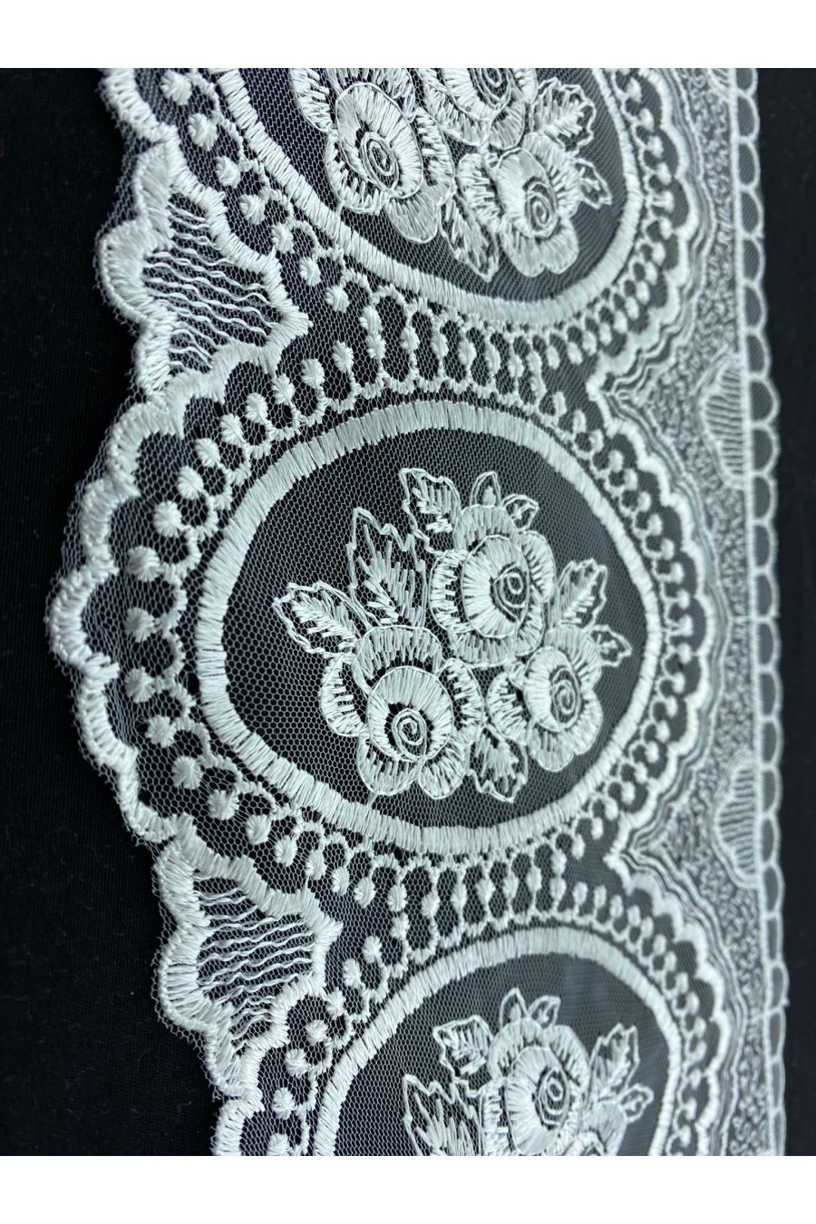 Ham Yapıda Tül Üzeri Brode Bant