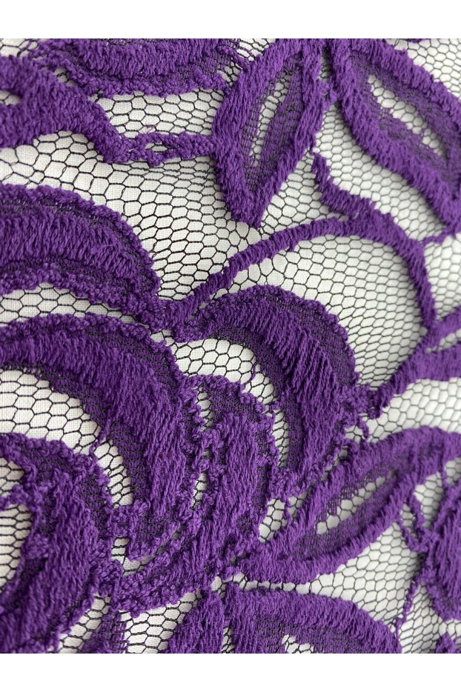 4050-KG Siyah Zemin Mor Kabartmalı Pamuk Dantel