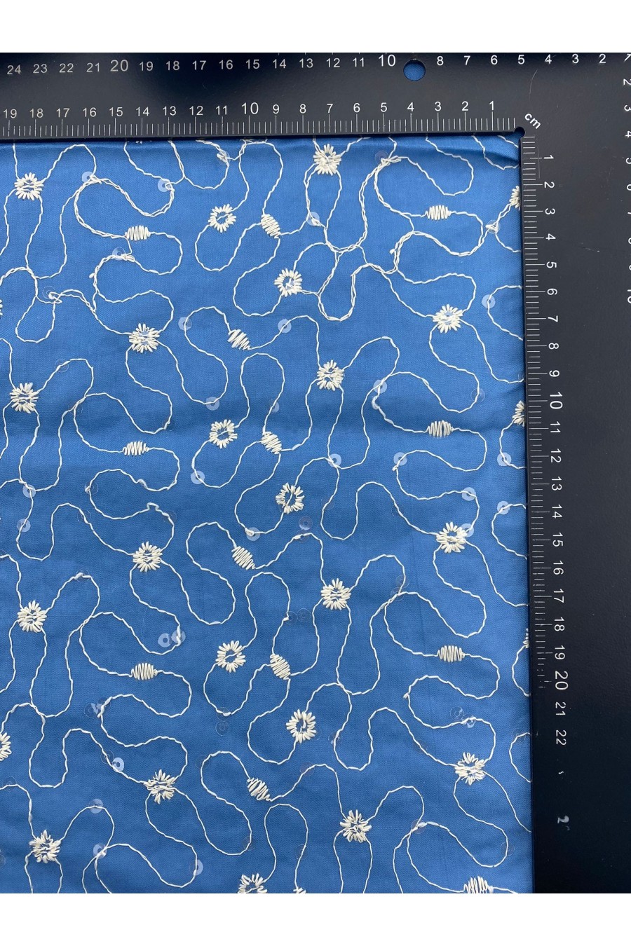 21643 BRODE/YERLİ/VUAL/LEZ/PAMUK POLYESTER/PULLU/MAVİ ZEMİN/HAM İP/153 CM