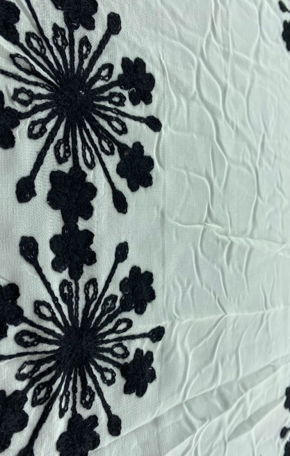 Siyah İpli Krem Zemin Şifon Üzeri Polyester İthal Brode, Tek Su Yolu