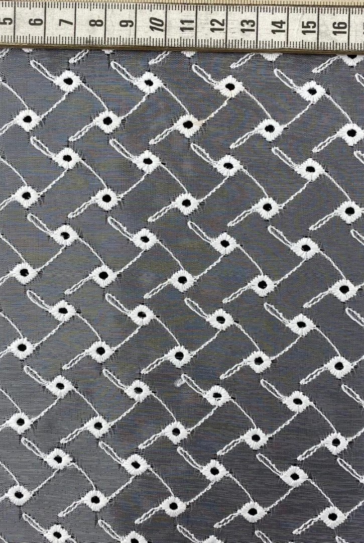 Beyaz Bohrerli Organze Üzeri Polyester Brode Kumaş