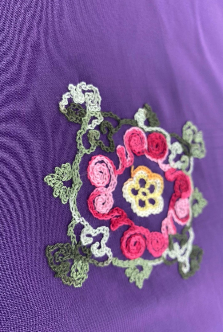 Mor Zeminli Renkli Nakışlı Şifon Kumaş