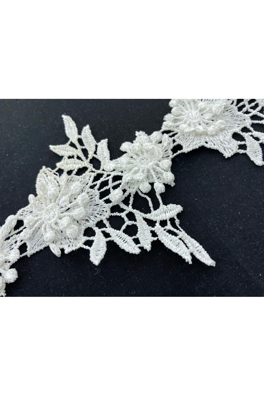 7529-METRE Tomurcuklu Beyaz Parlak Polyester Güpür Brode Bant