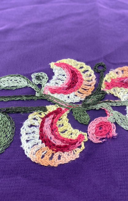 Mor Zemin Renkli Nakışlı İthal Şifon Kumaş