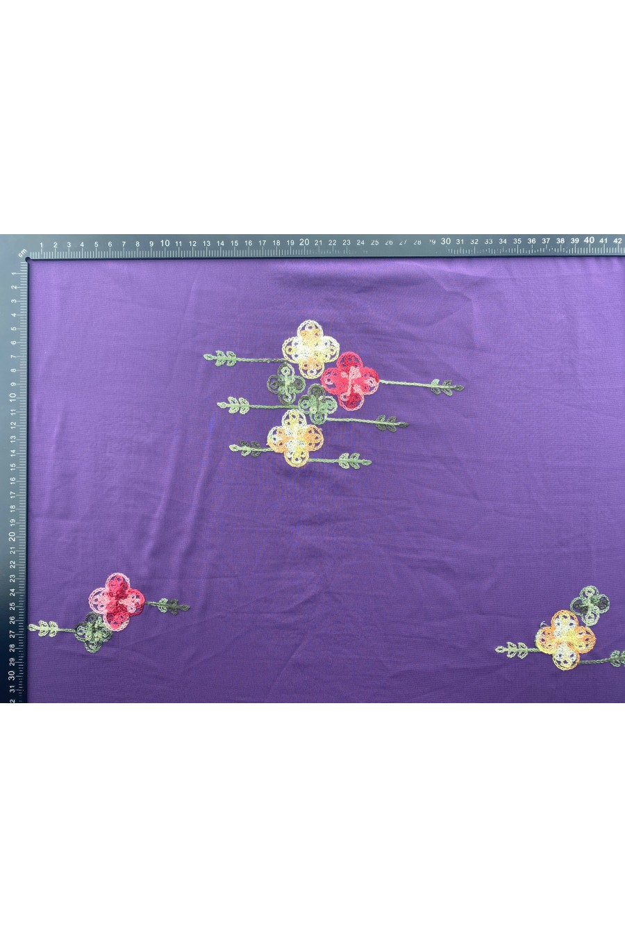 16494-METRE Mor Zemin Renkli Nakışlı Şifon Kumaş