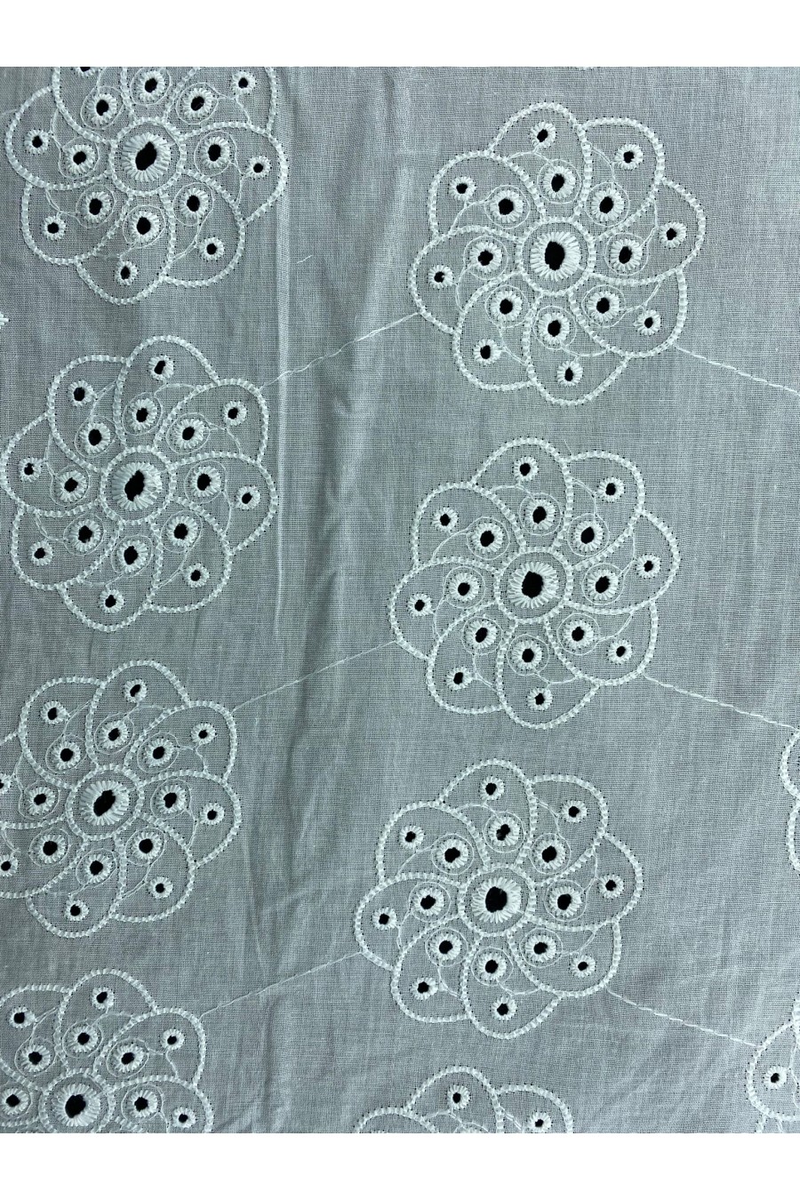 Kasar İşlemli Bohrer Detaylı Mat Polyester Vual Brode Kumaş