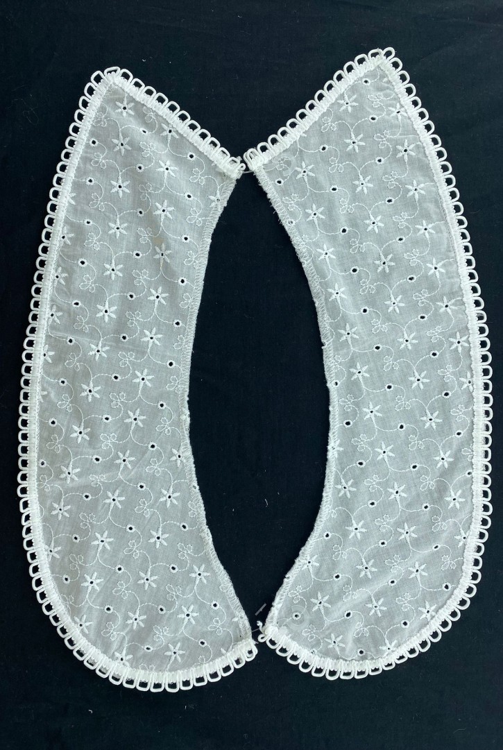 Kasar İşlemeli Pamuk Yaka